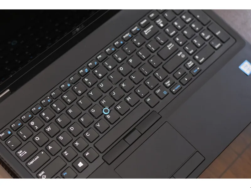 لپ تاپ قدرتمند DELL 5570 CORE I7 لمسی