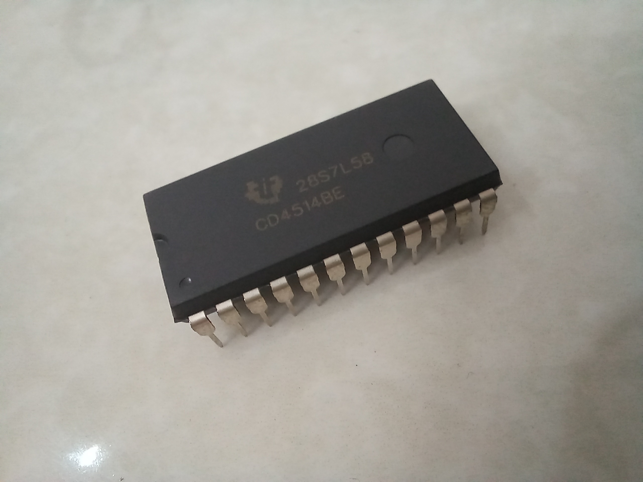 CD4514BE آی سی
