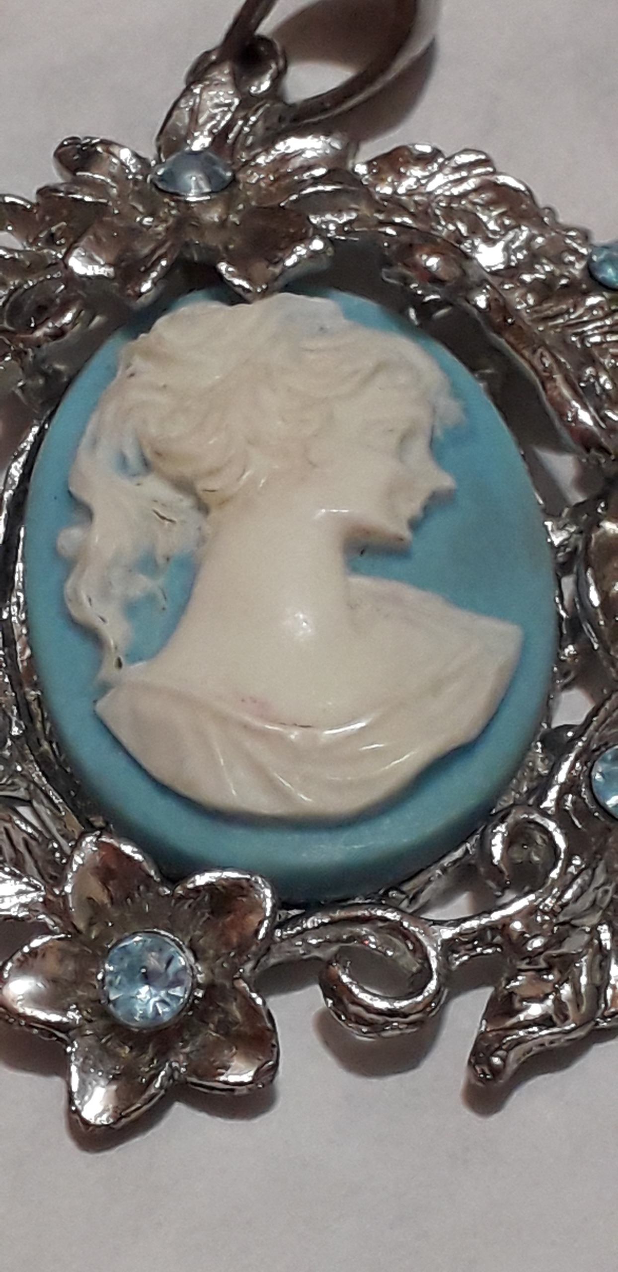 گردنی آویز قدیمی طرح الاباستر