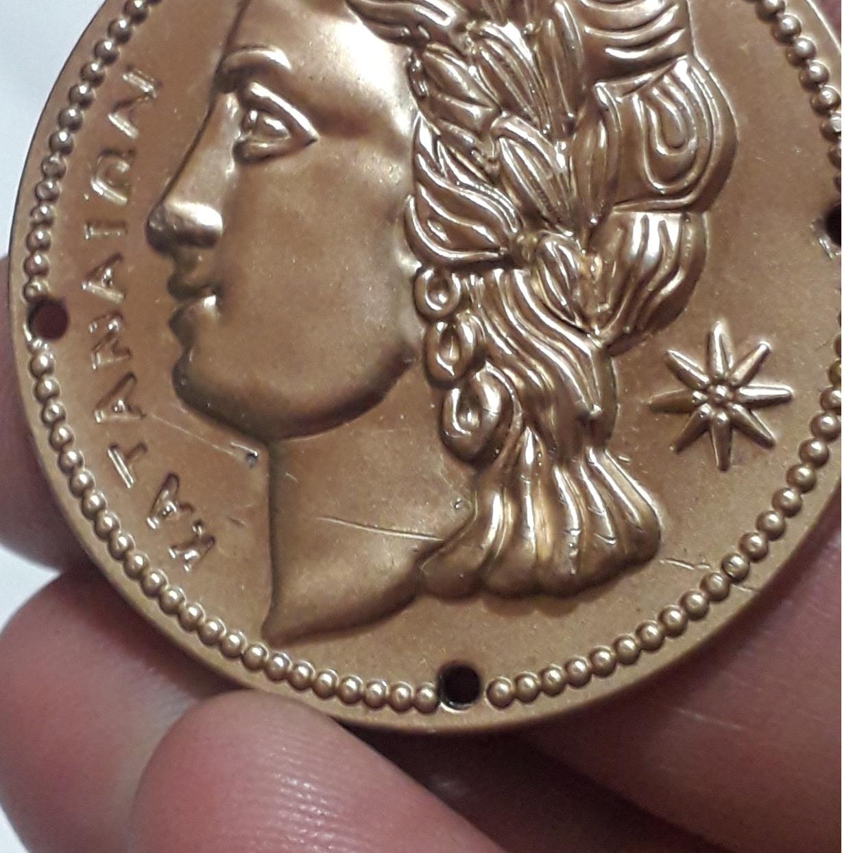 مدال قدیمی طرح الاباستر