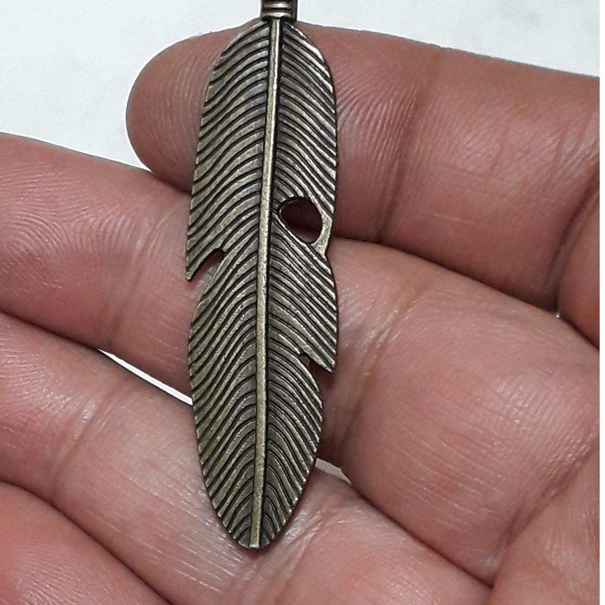 آویز گردنی پر برنزی