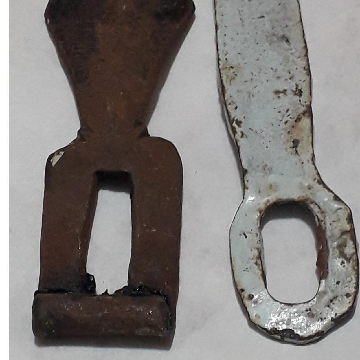 چفت درب های قدیمی دو عدد غول پیکر