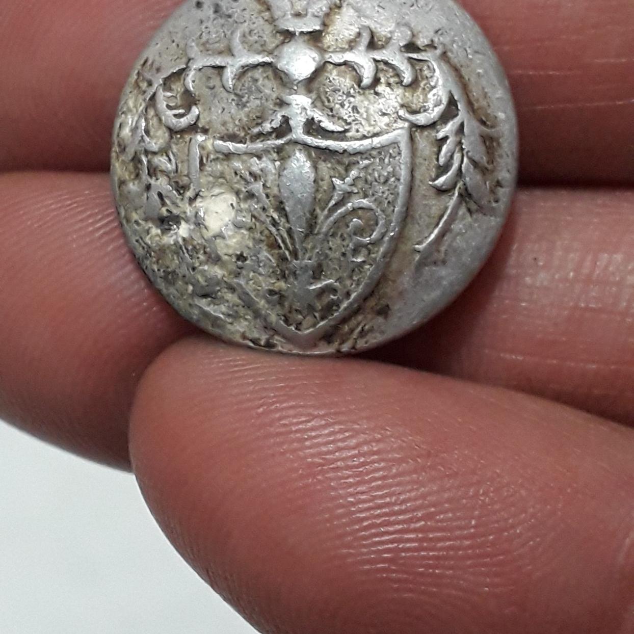 دکمه قدیمی کمیاب و کلکسیونی