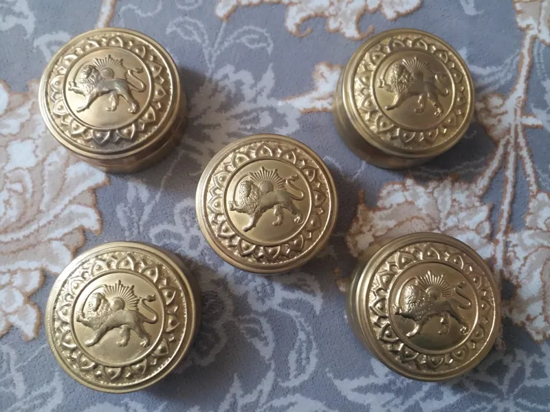 انفیه دان یا حبدان برنجی شیر و خورشید قدیمی