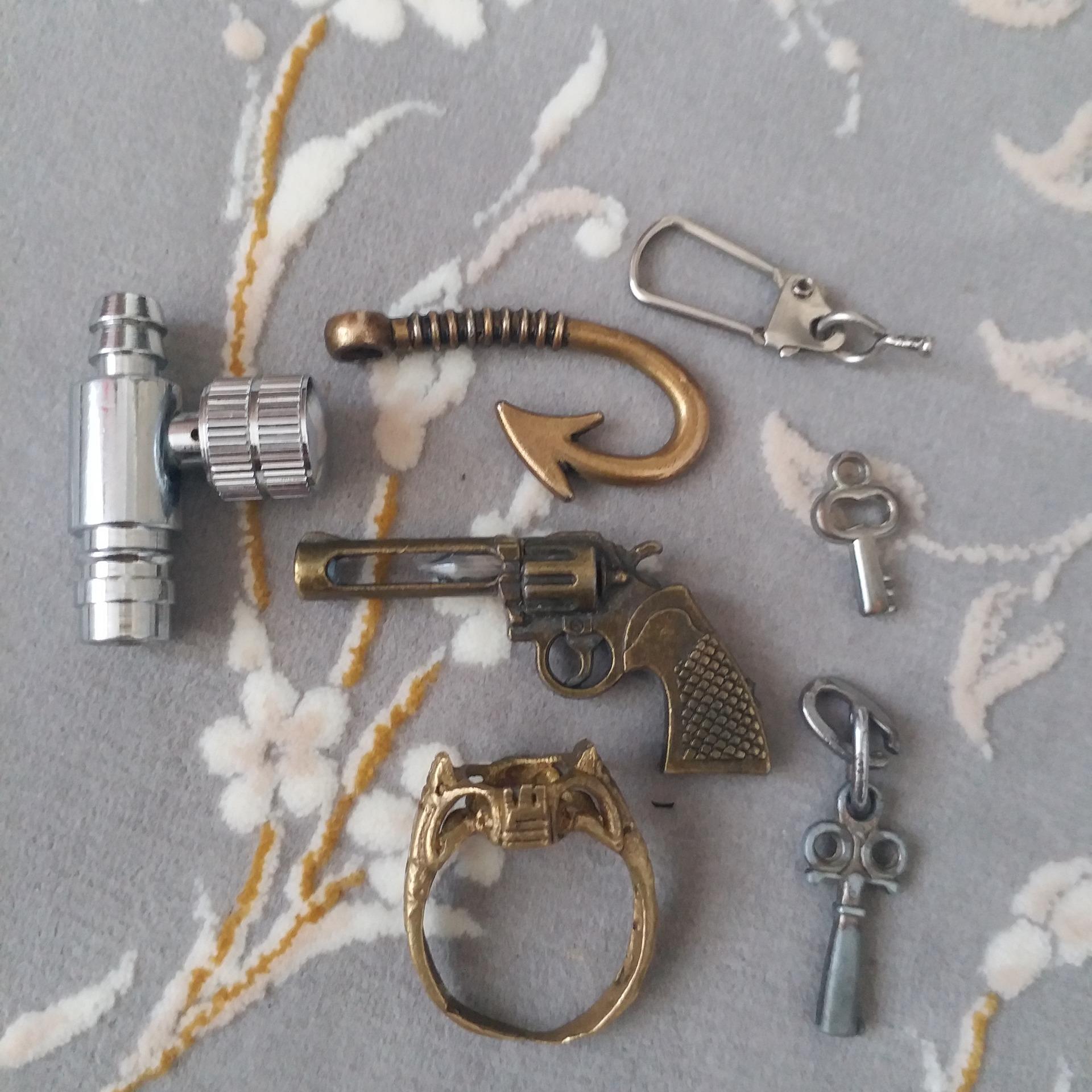 چند تیکه اویز طبق تصویر