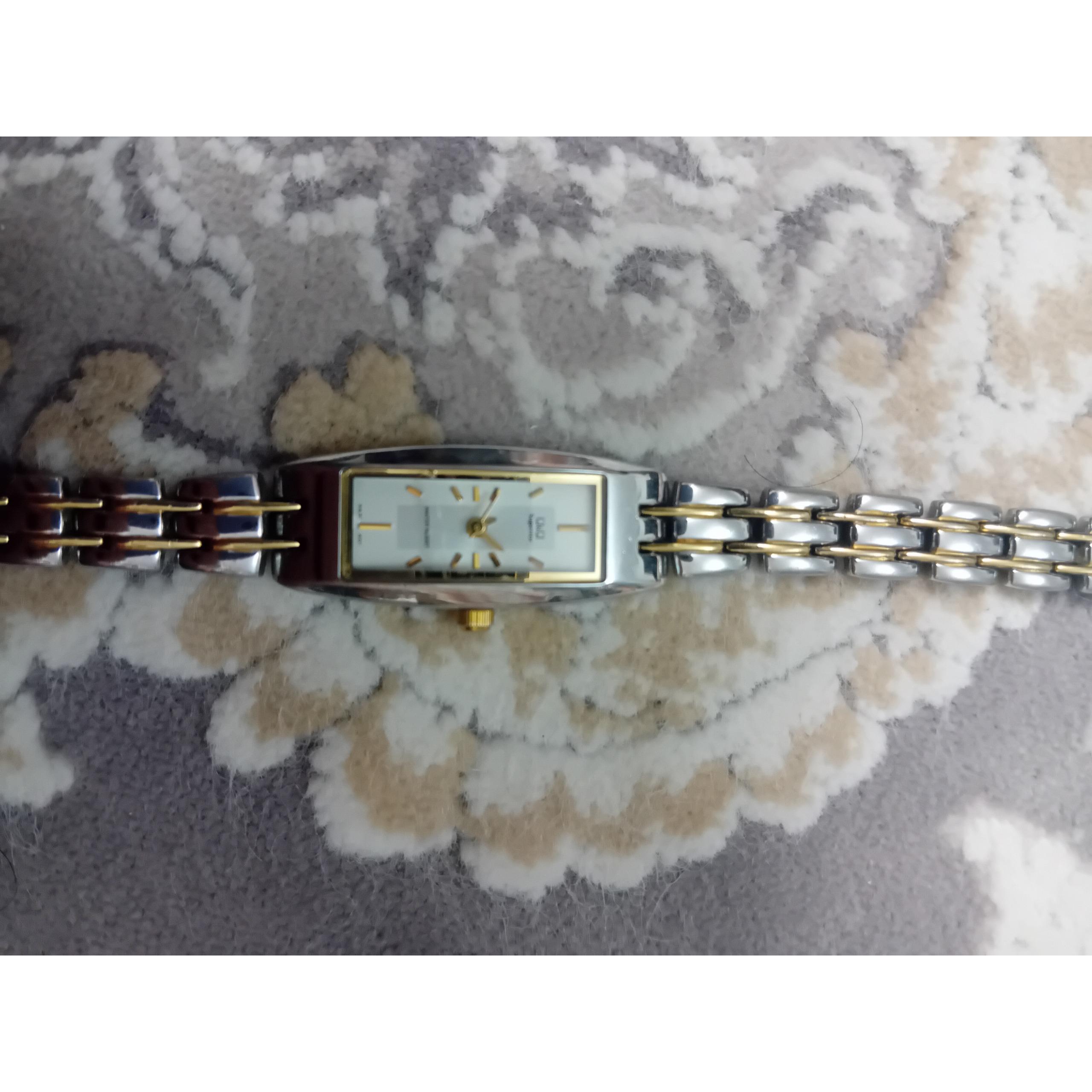 ساعت مچی زنانه کیو اند کیو اصل موتور طلایی