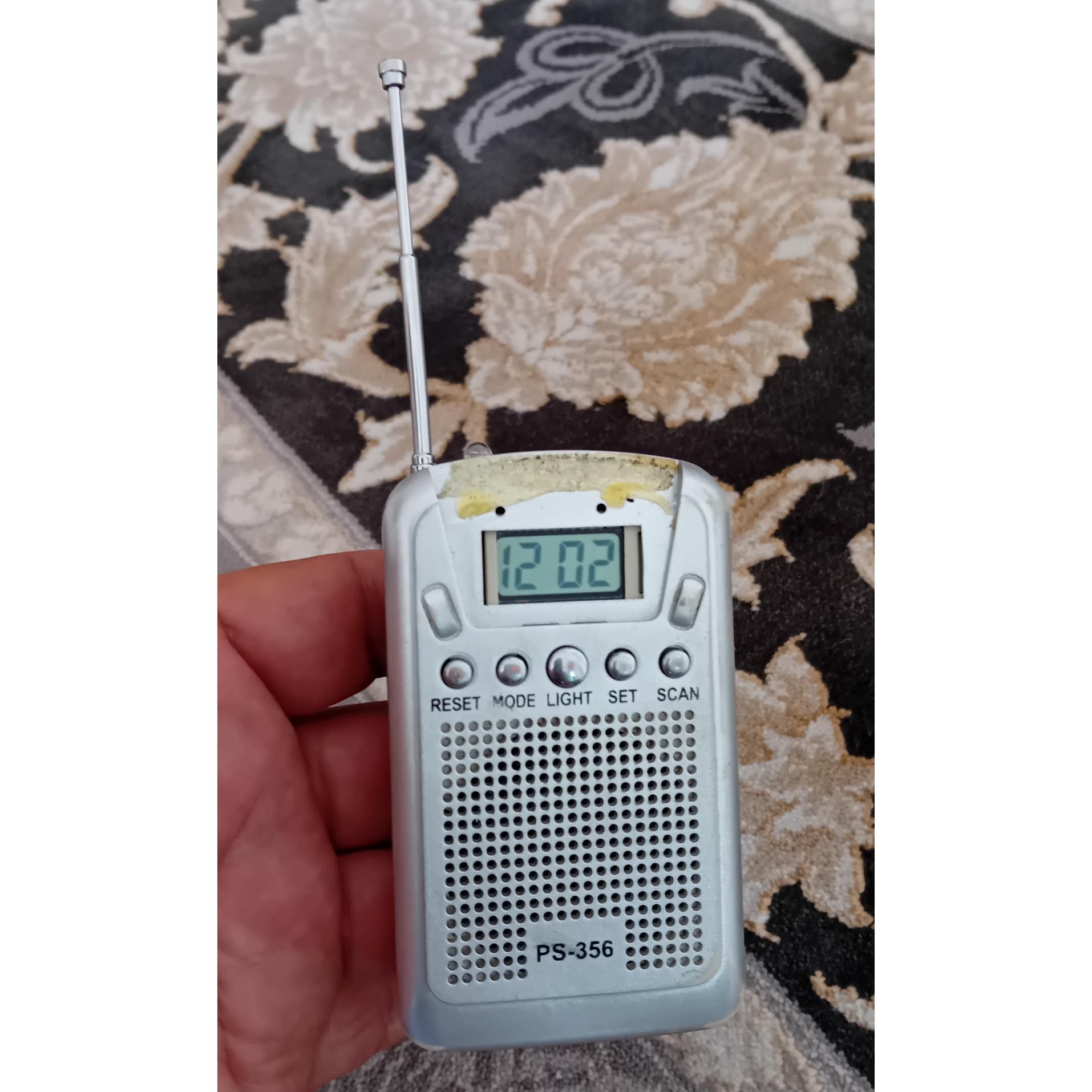 رادیو جیبی تک موج FM توضیحات دارد