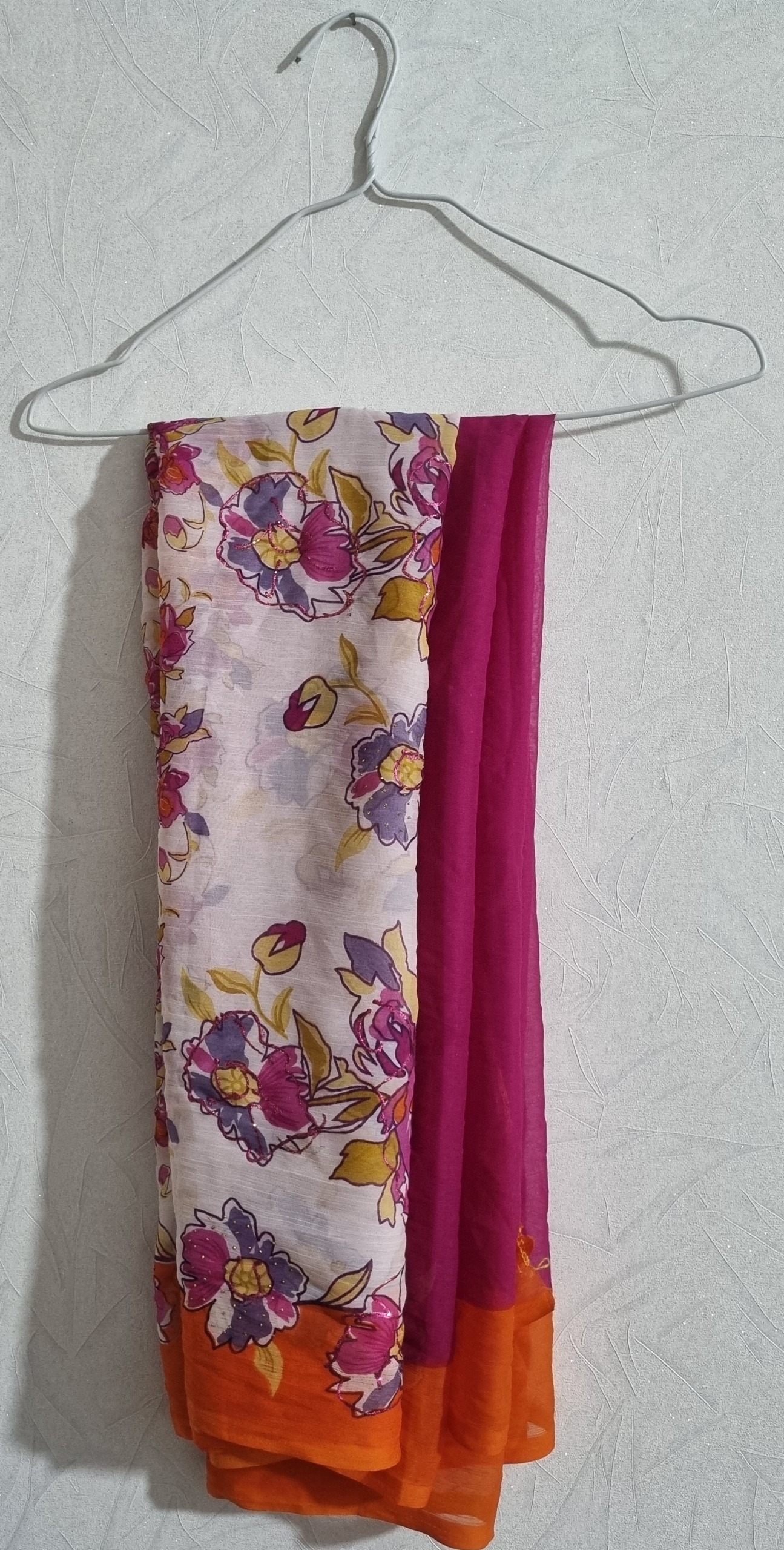 10 عدد شال زنانه دخترانه درحدنو(30هزارتومان)