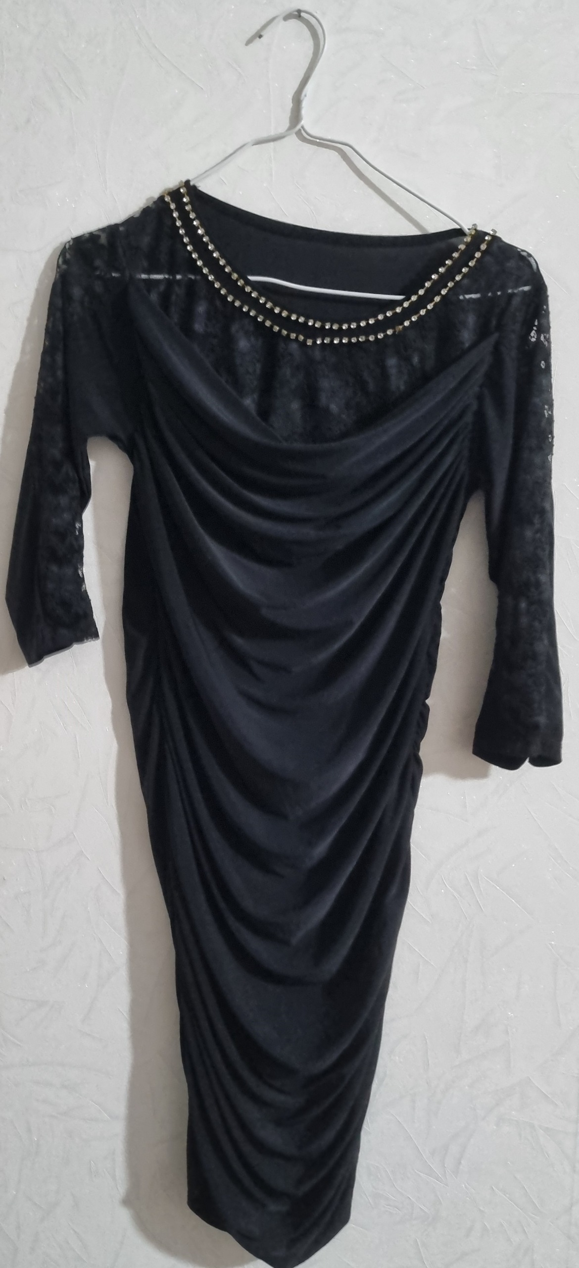 تعدادی لباس مجلسی زنانه و دخترانه(30هزارتومان)