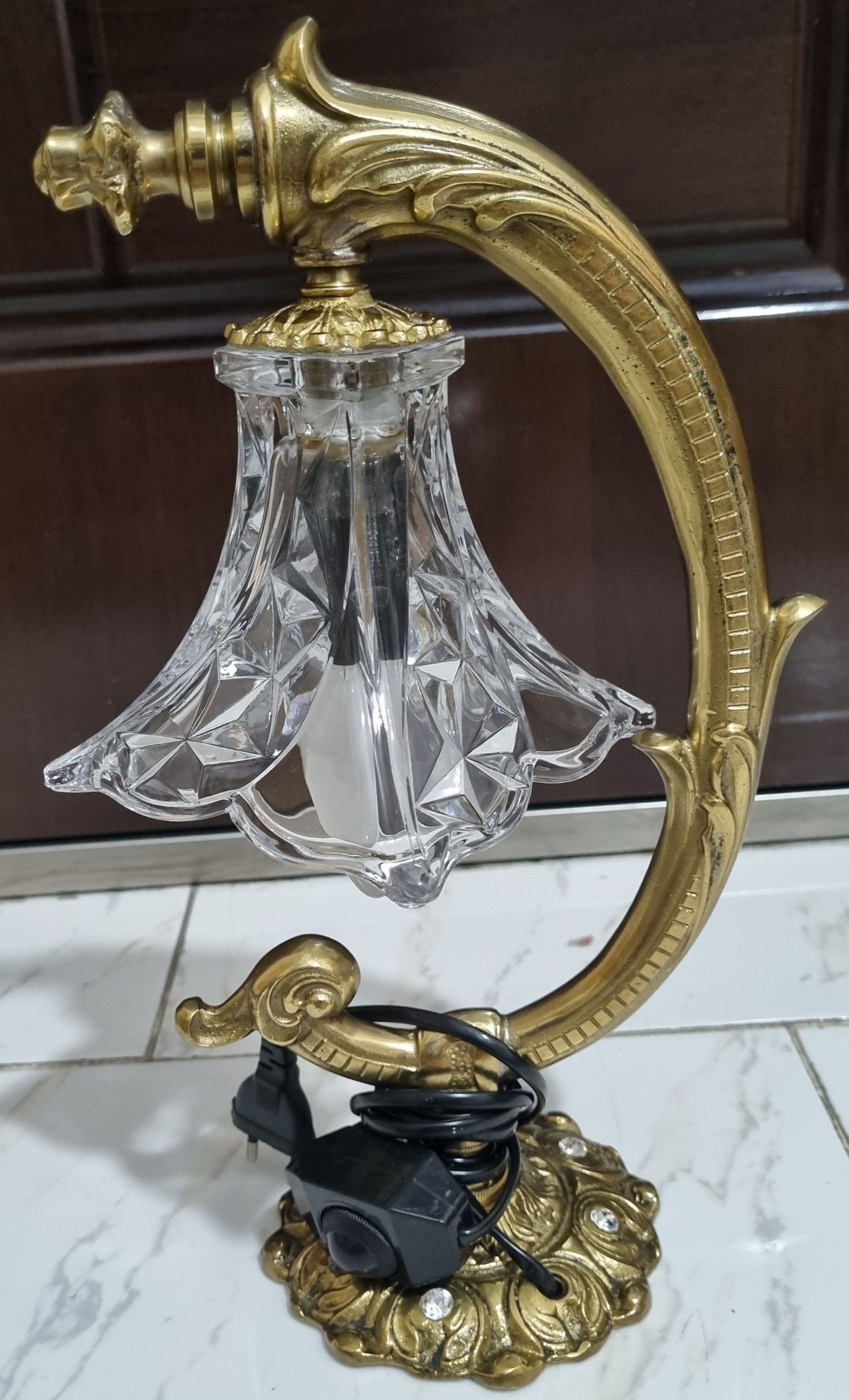 آباژور(چراغ خواب)رومیزی برنجی باکلاهک کریستال اصل