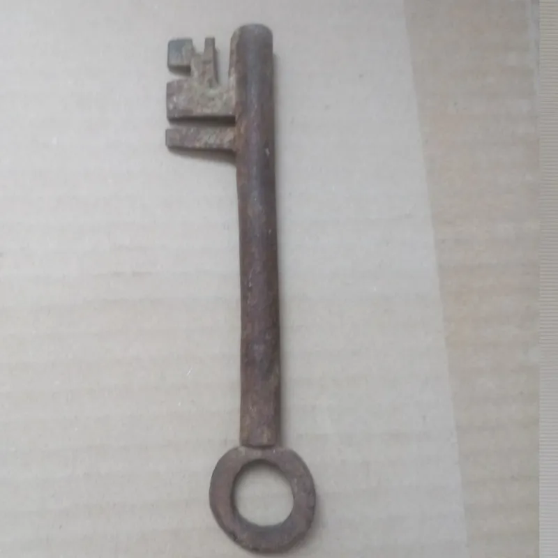 کلید قدیمی بزرگ