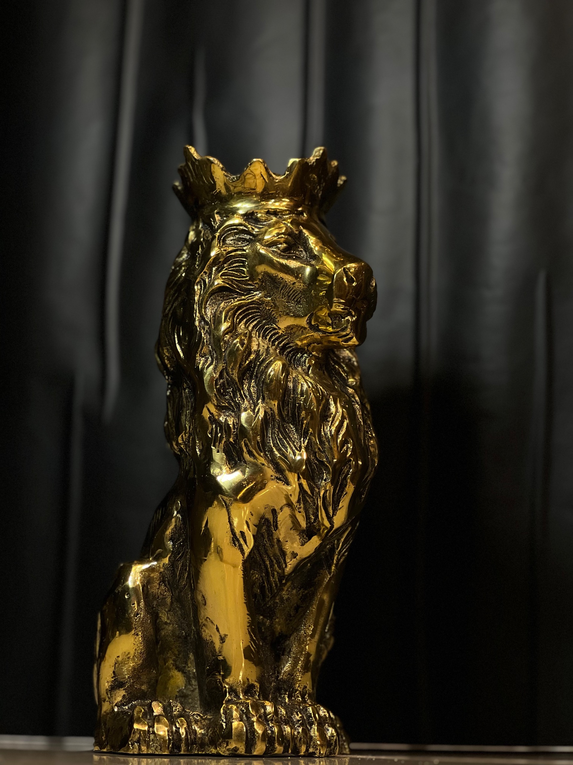 مجسمه برنجی شیر