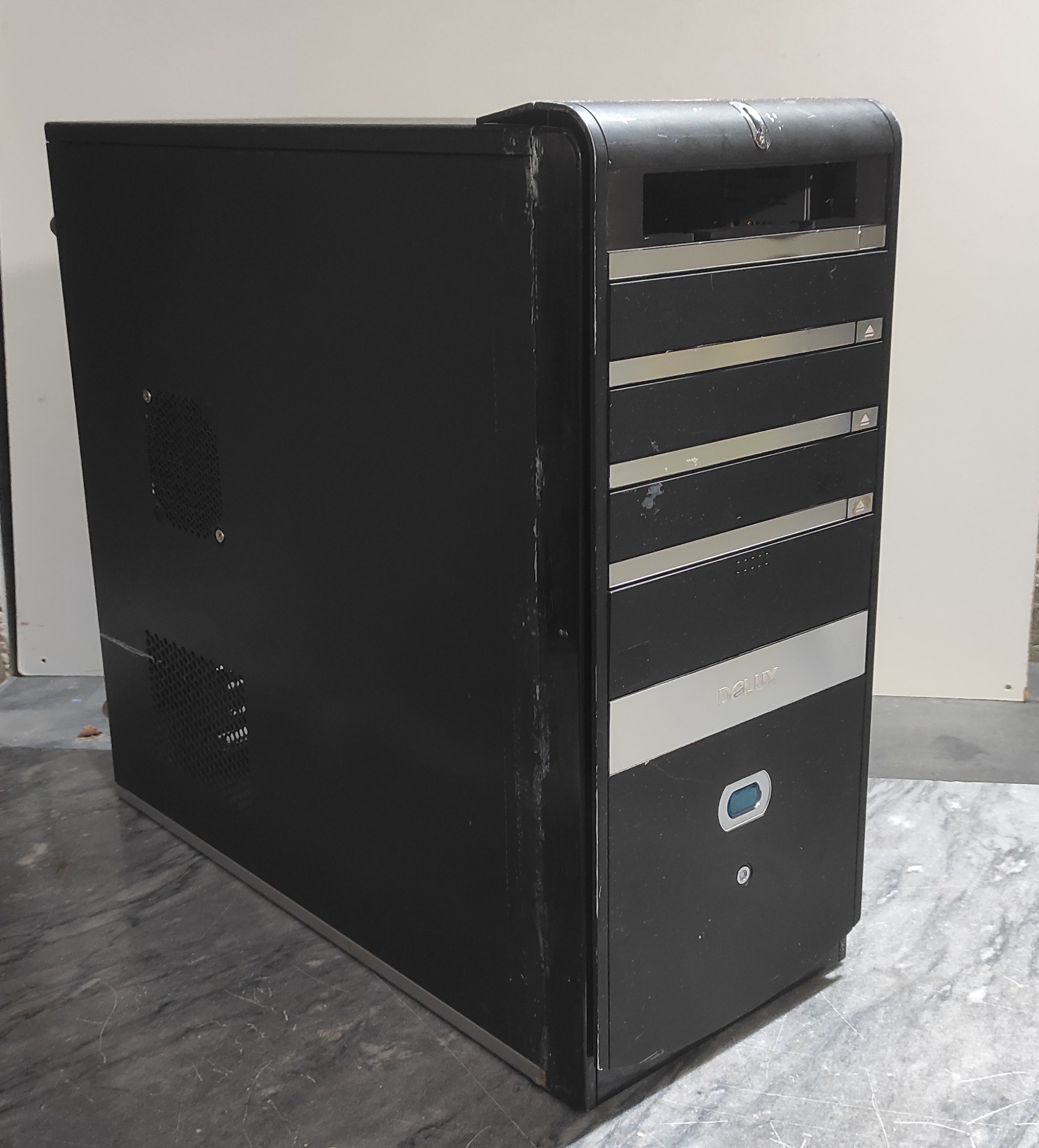 قاب کیس گیمینگ DELUX