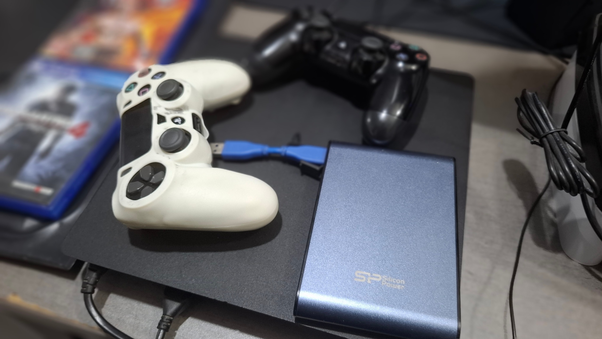 PS4 slim 1.5 TB همراه با هارد و 13 نوع بازی
