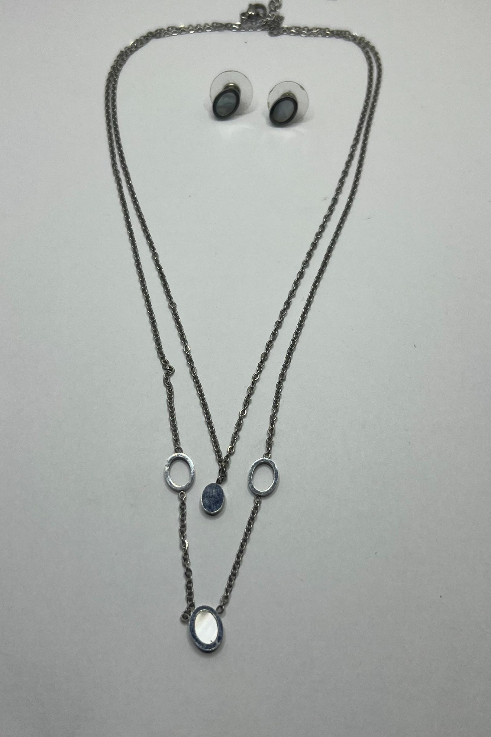 گردنبند و گوشواره زنانه
