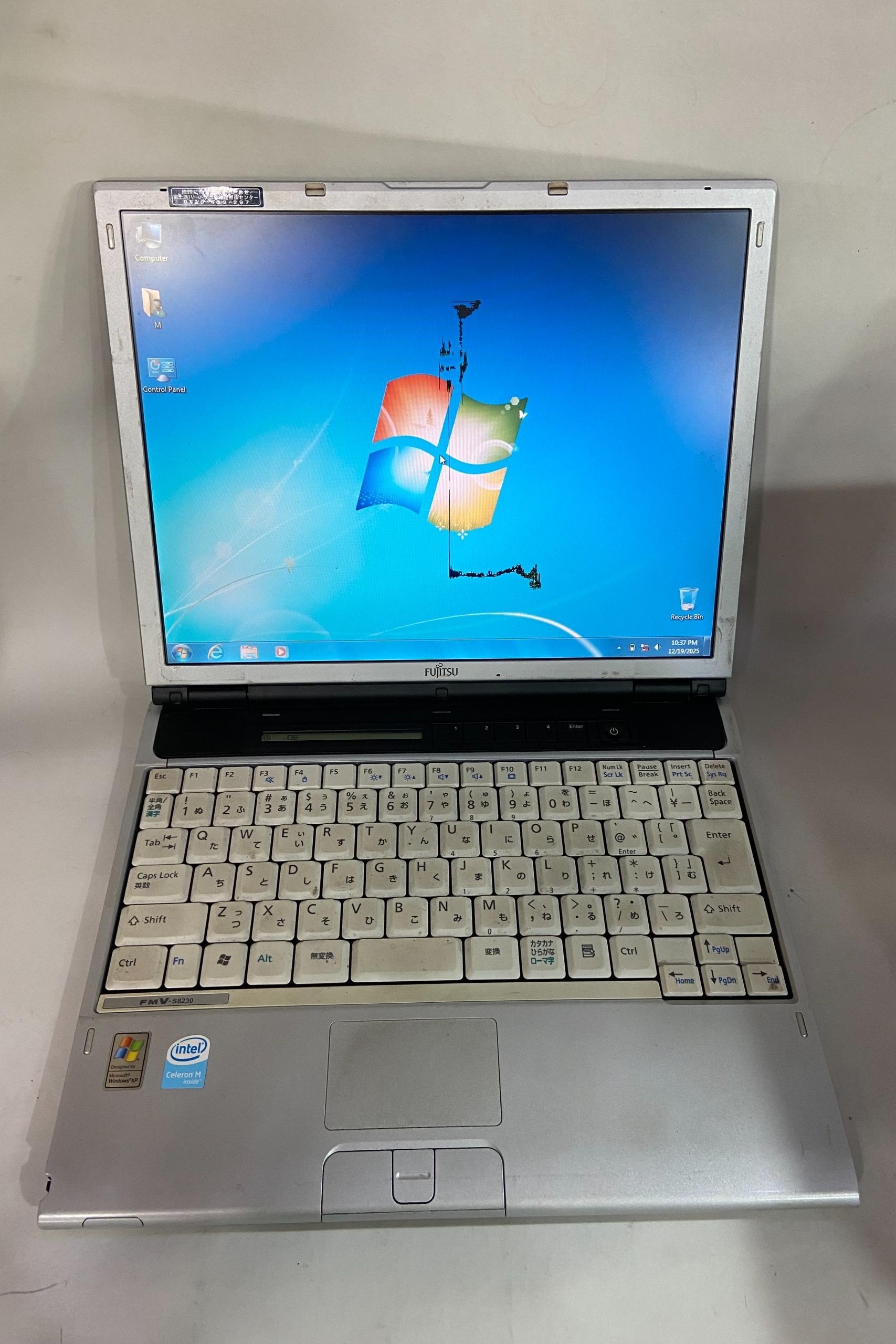 . Fujitsu FMV-s8230