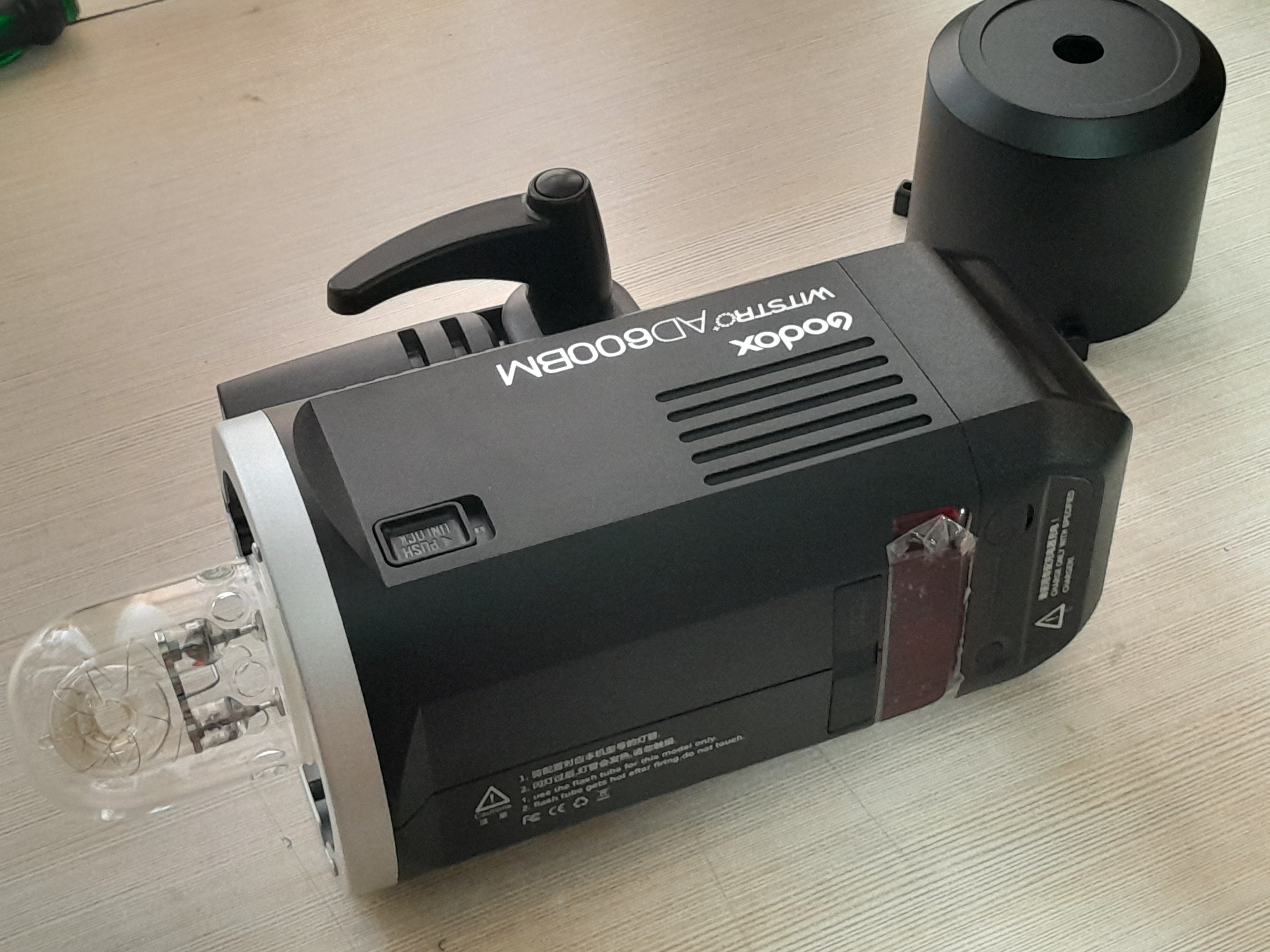 فلاش پرتابل godox ad600BM