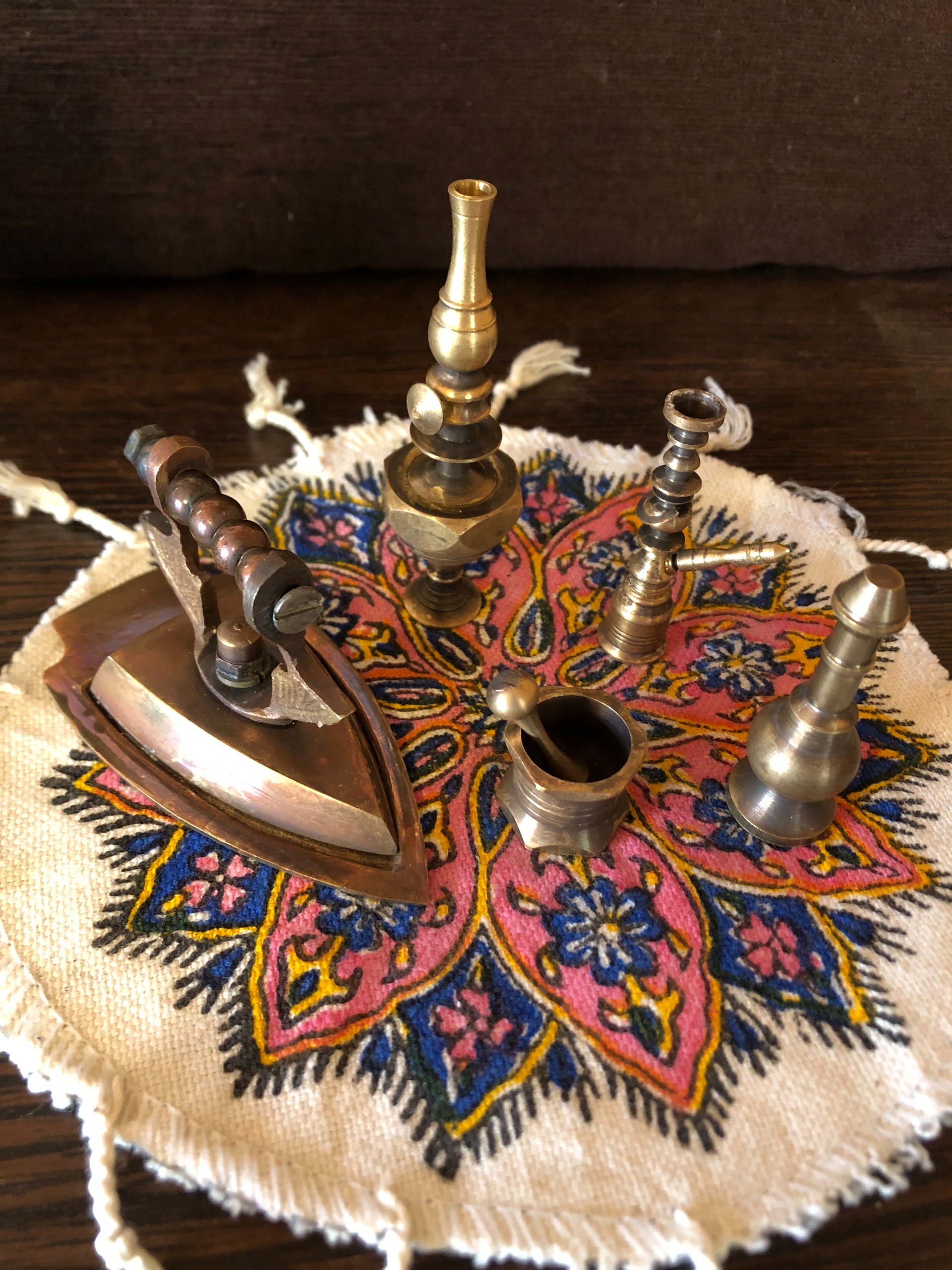 دکوری های برنجی نوستالژی جذاب کلکسیونی