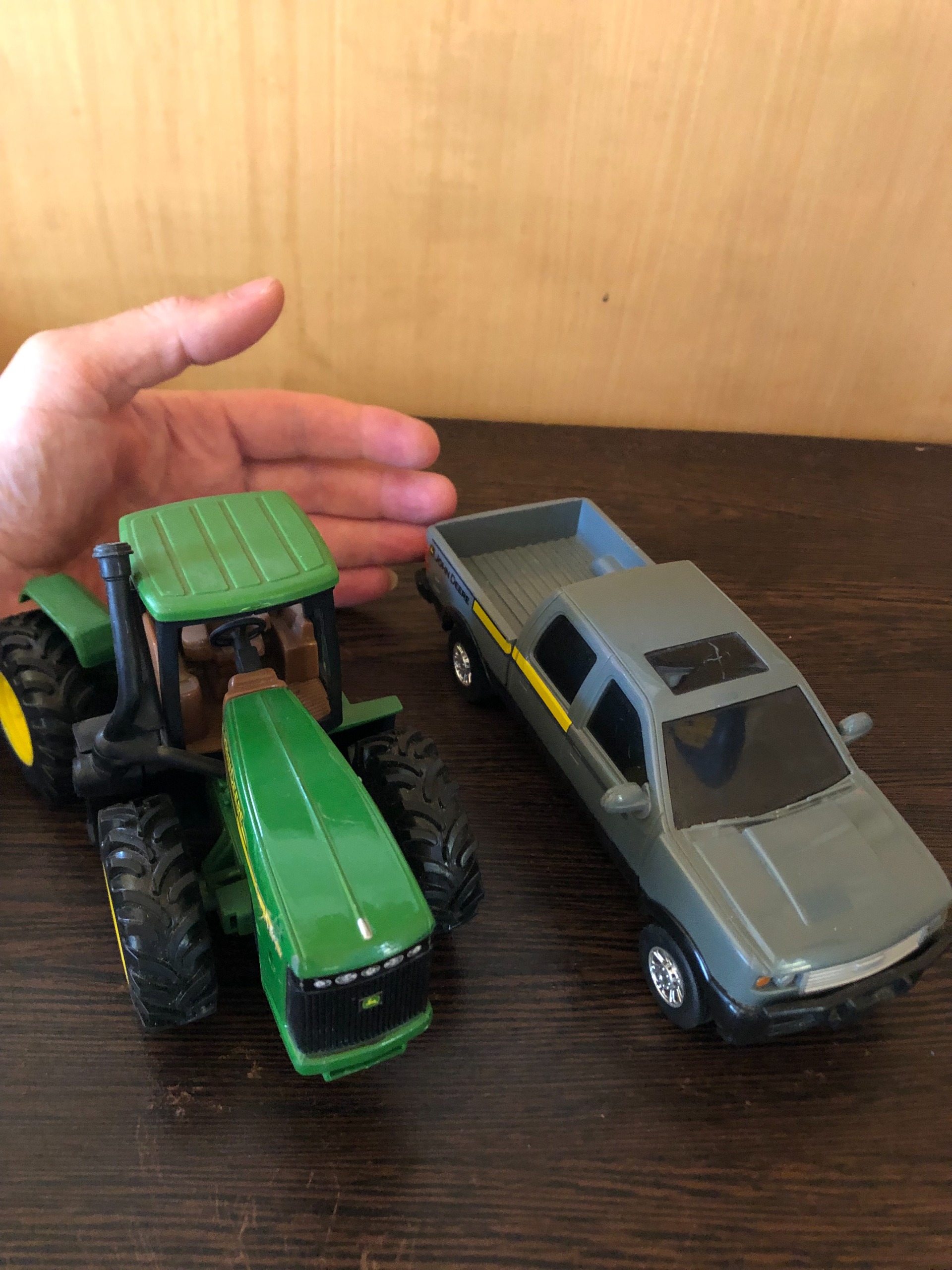 ماکت تراکتور و وانت john deere
