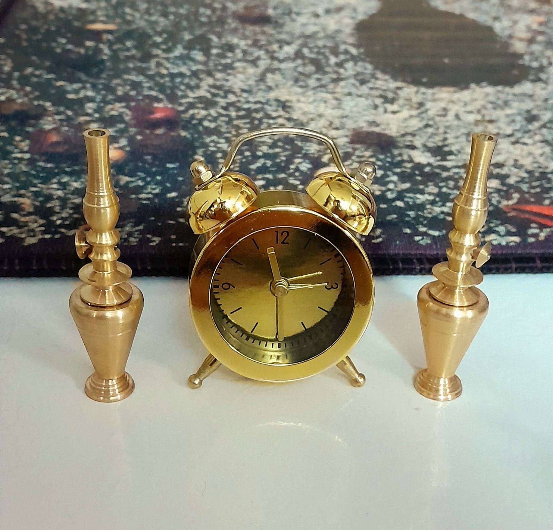 دکوری گردسوز و ساعت زنگدار