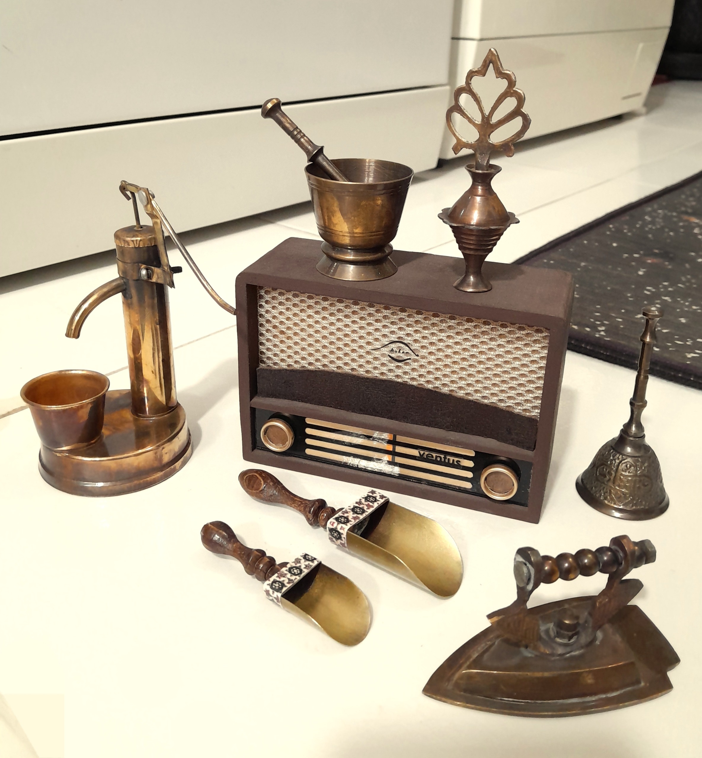 دکوری های برنجی کوچک تماشایی