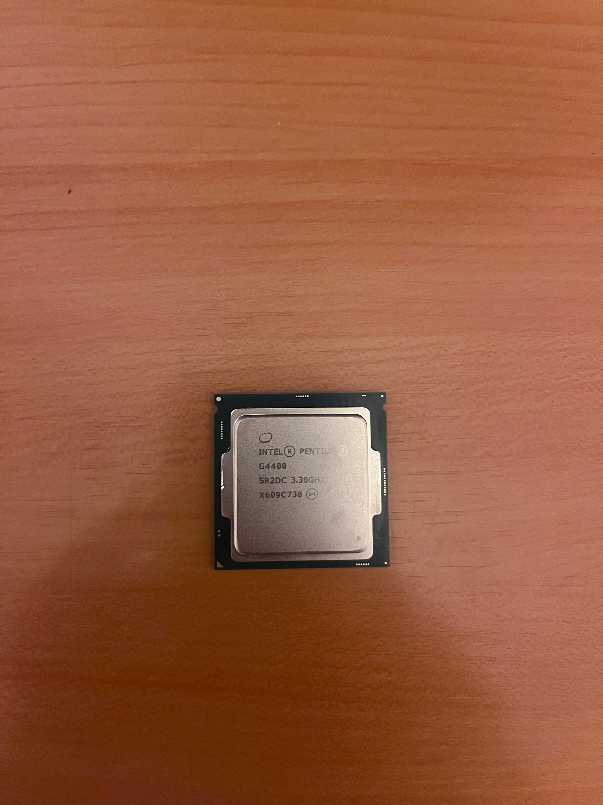 سی پی یو مدلintel g4400 tray