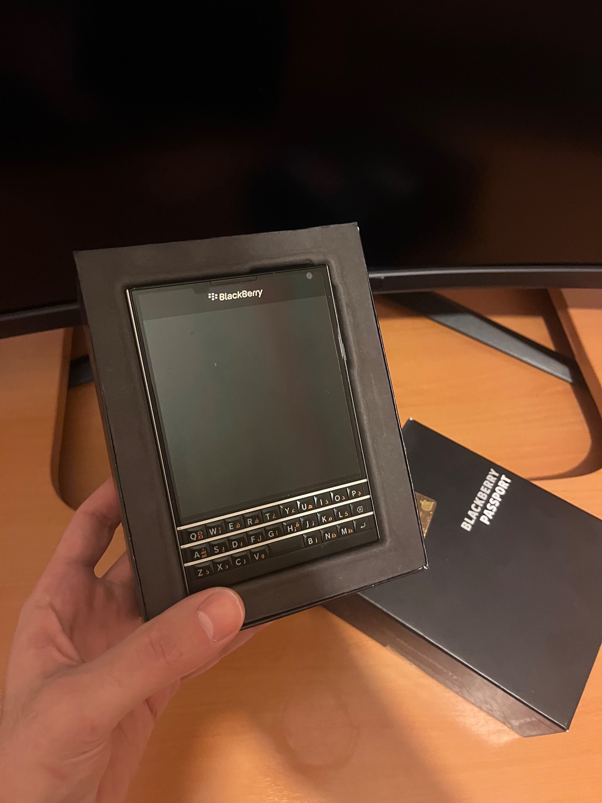 گوشی بلکبری مدل پاسپورت درحد نو واقعی