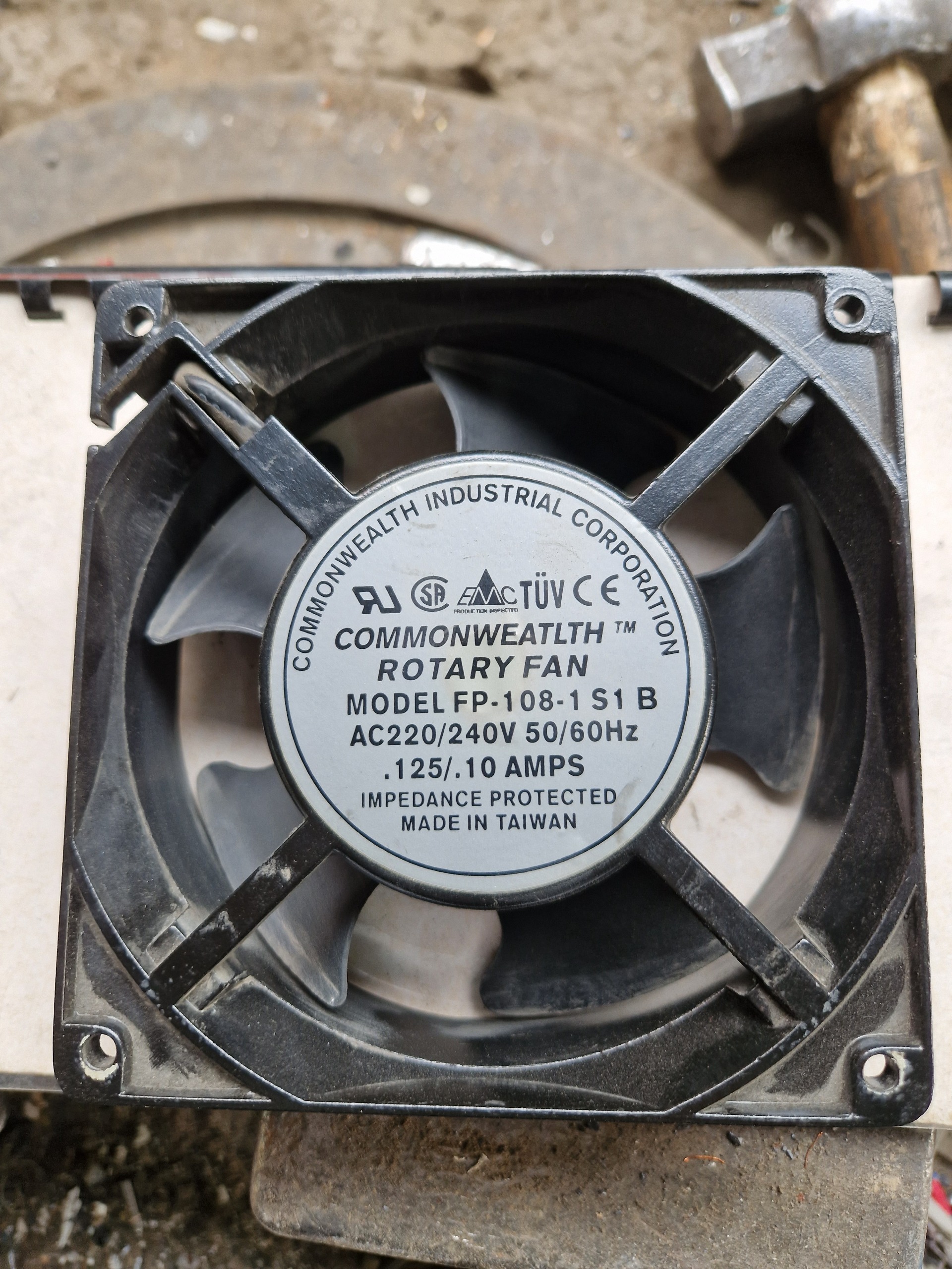 فن 220 ولت 12در12 تایوانی بدنه فلز