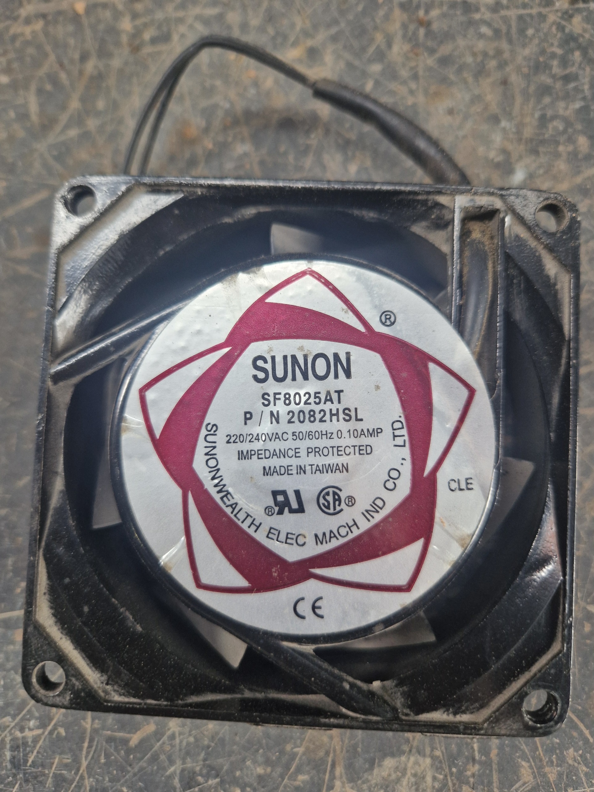 فن 8در8 تایوانی 220 ولت بی صدا بدنه فلزی