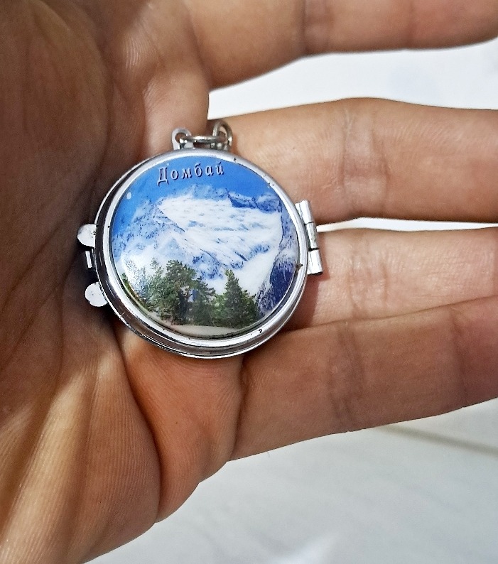 جعبه اهنی کوچک اینه دار