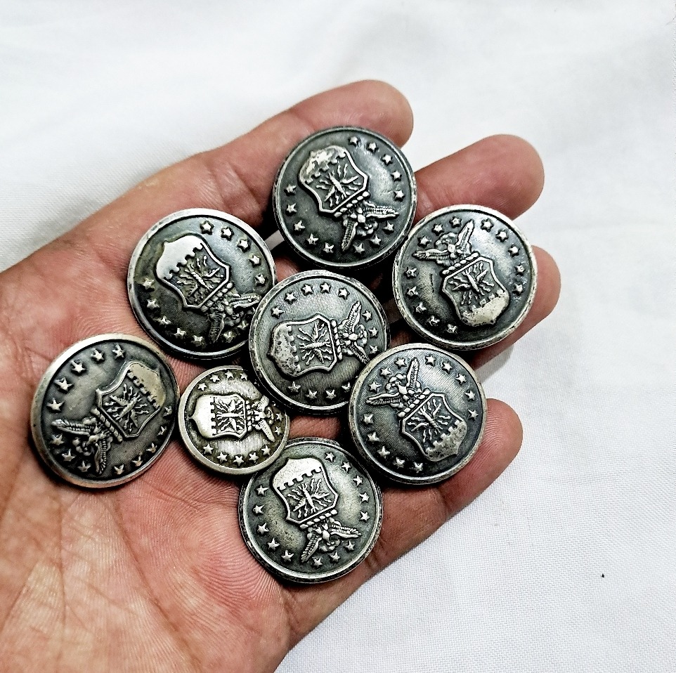 8عدد دکمه قدیمی فلزی قیمت یکجا 1100