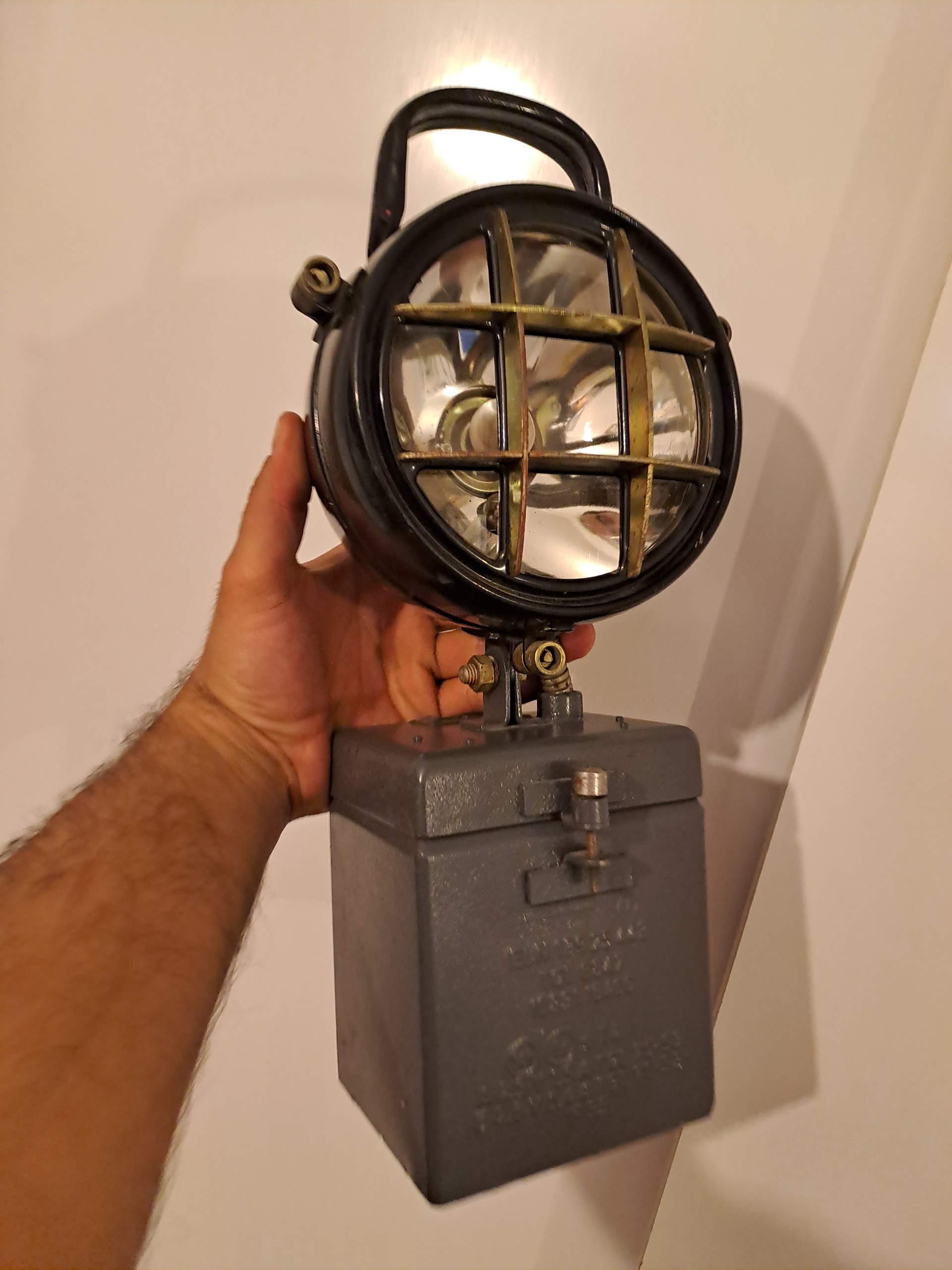 چراغ معدنی نایاب عتیقه تماما فلزی