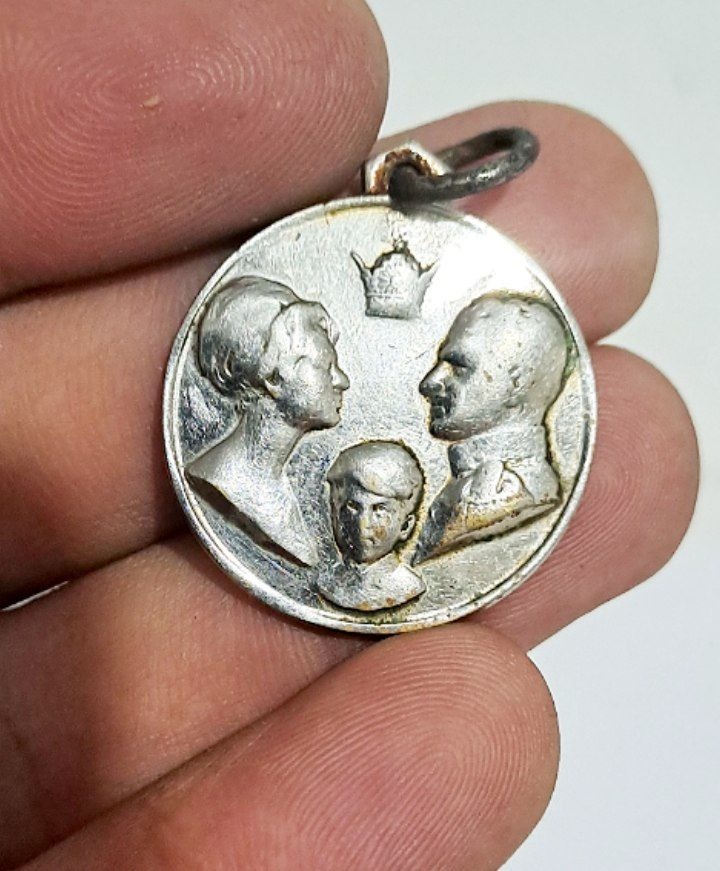 مدال یادبود سه رخ