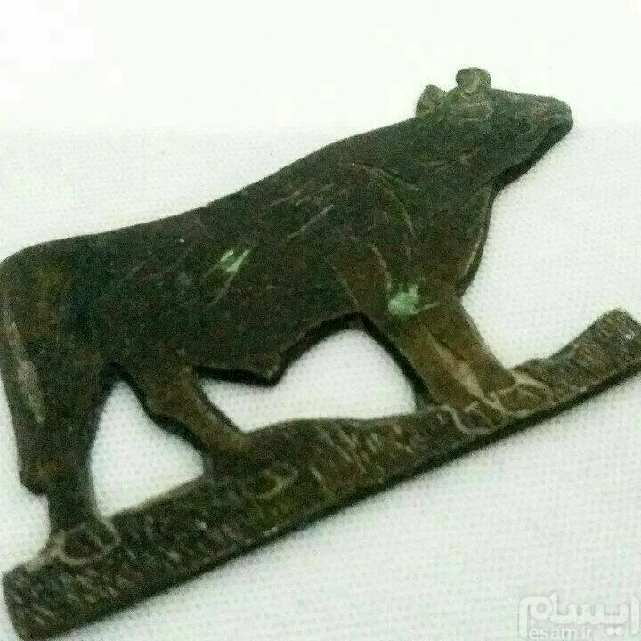 مجسمه قدیمی گاو
