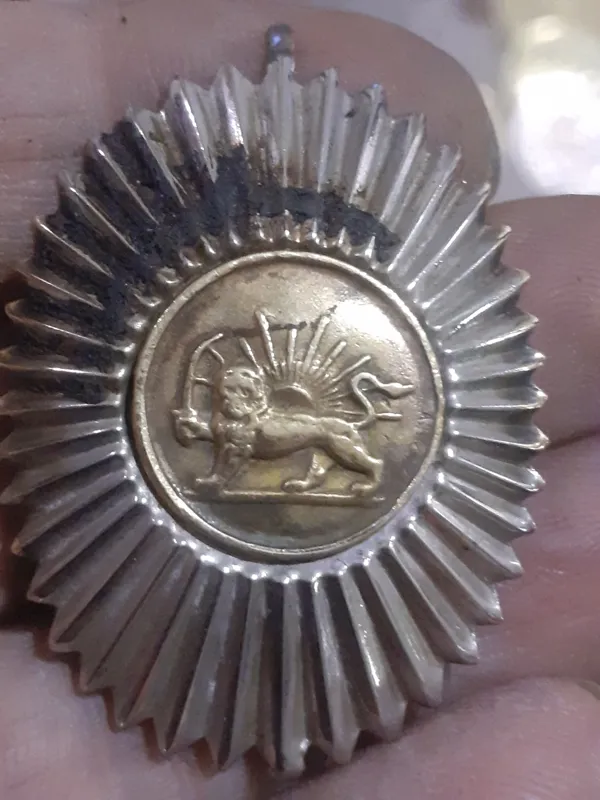 نشان کلاه نظامی  پهلوی مطابق تصویر