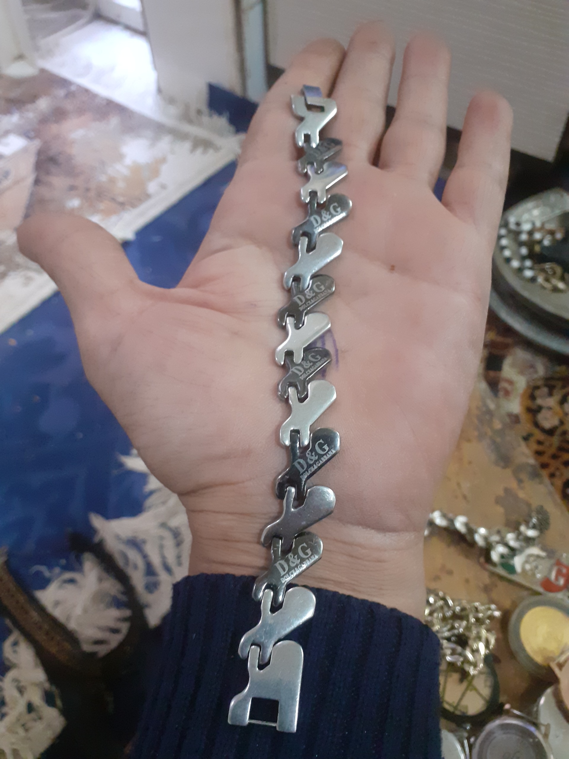 دستبندزیبای دولچه کابونوشکیل خوش رنگ