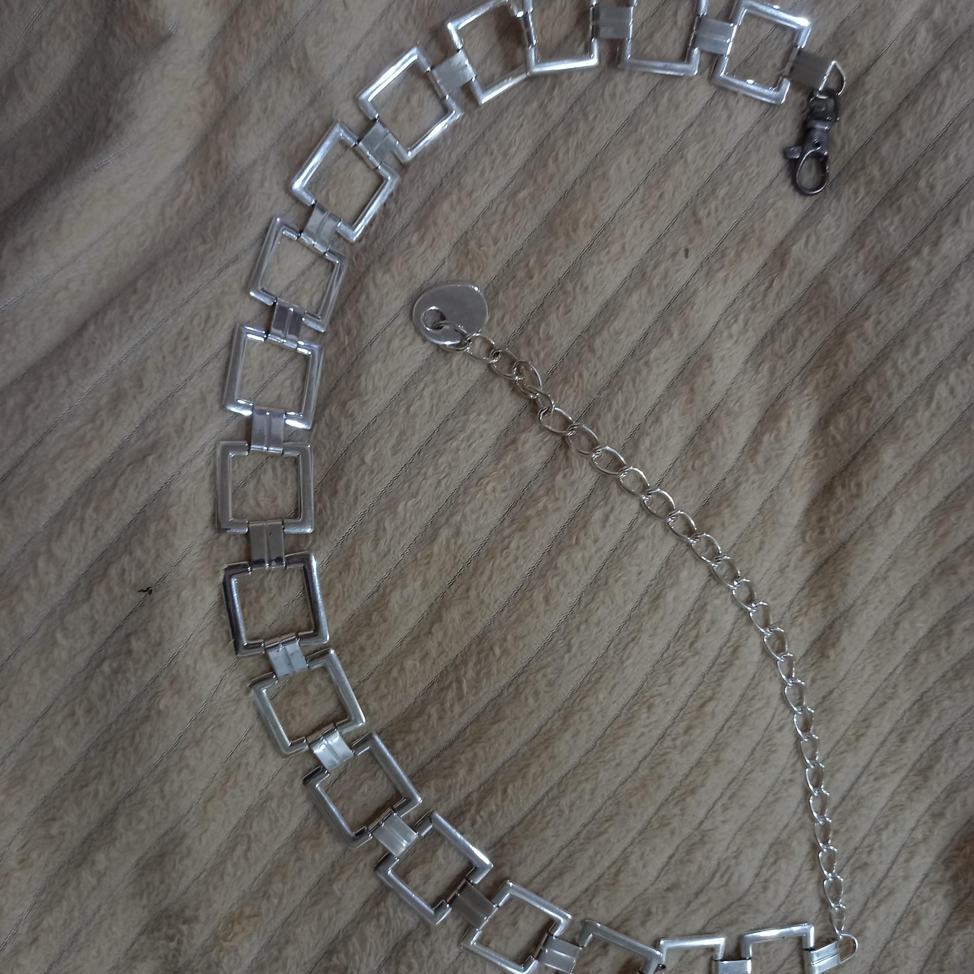 کمربند خیلی شیک خاص واقعا روی لباس میدرخشه