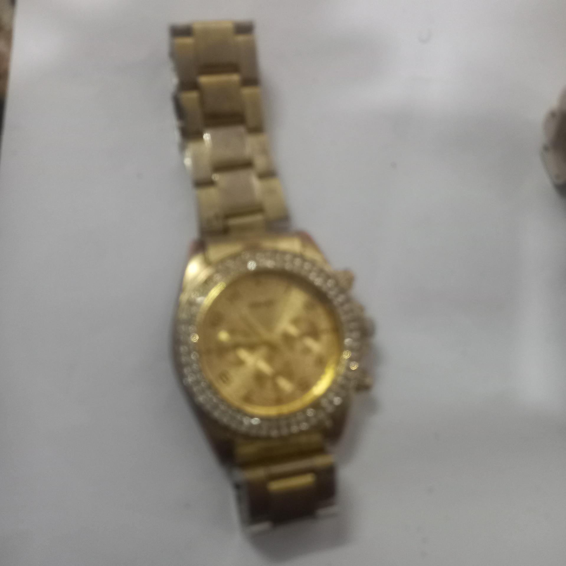 ساعت مردانه والرهیچ کدوم ساعتهااصل فیک نمیشناسم