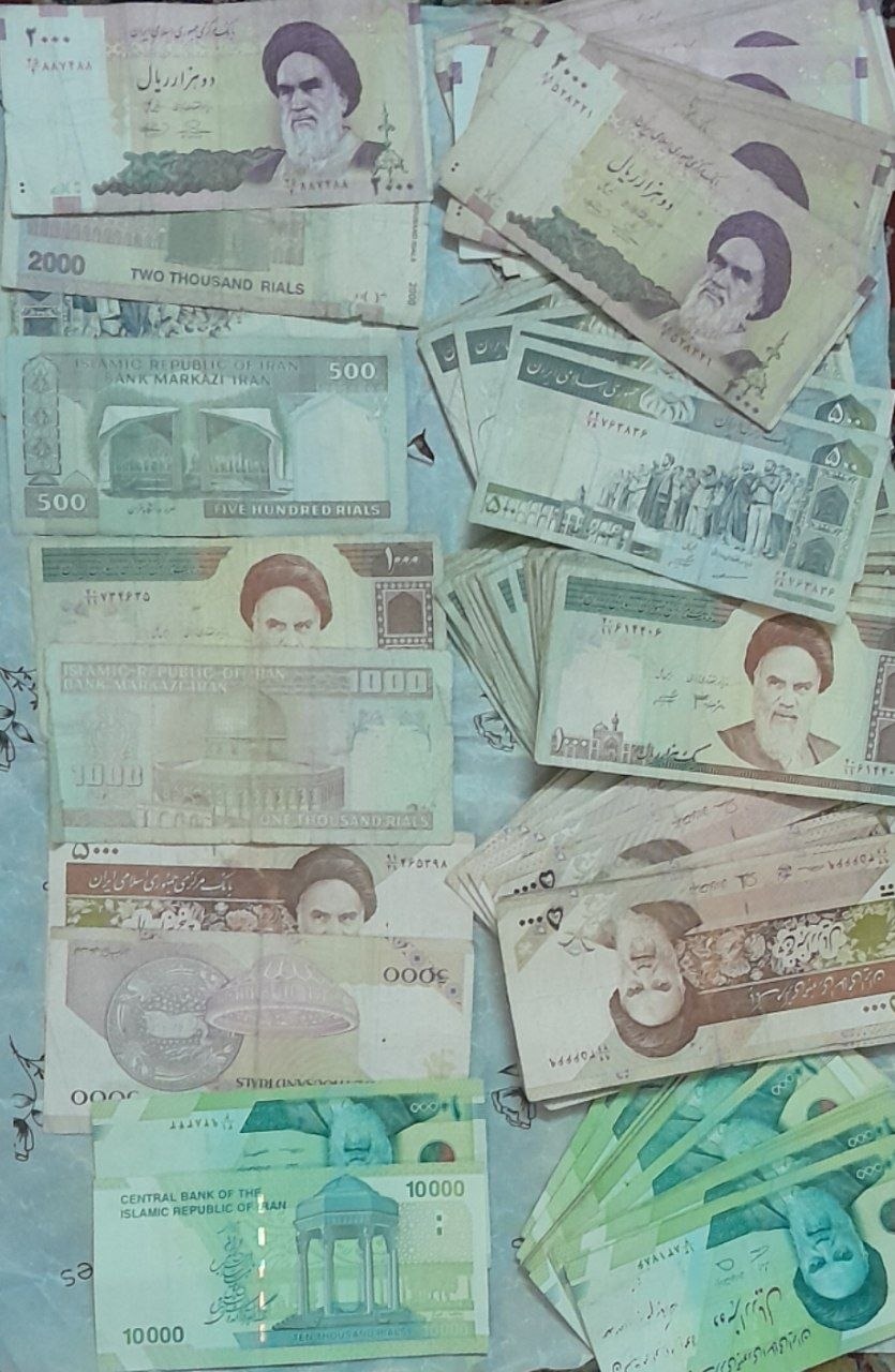 100 برگ اسکناس جمهوری در 5 طرح مختلف