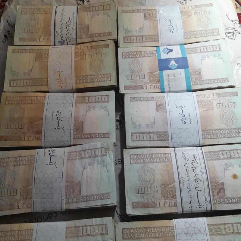 20 برگ اسکناس 100 تومنی در حد نو(دقیقا 20 برگ)