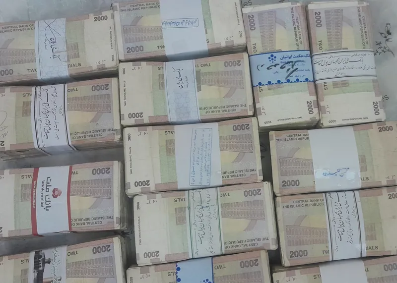 دو بسته اسکناس 200 تومنی معادل 200 برگ