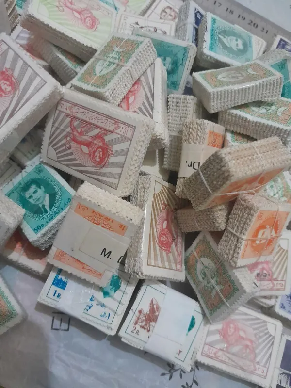 500 عدد تمبر پهلوی در دستکم 16 طرح مختلف