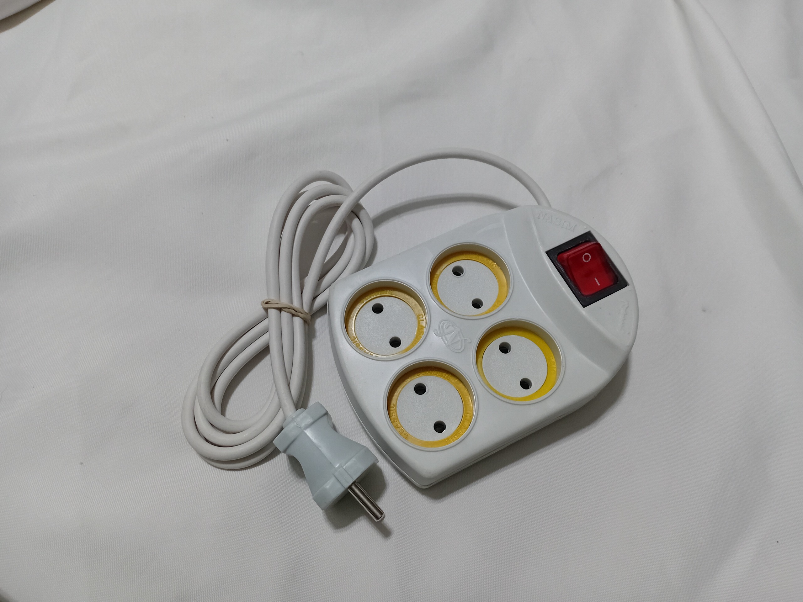 سیم سیار چهار راهی کلید دار سیم دو متر