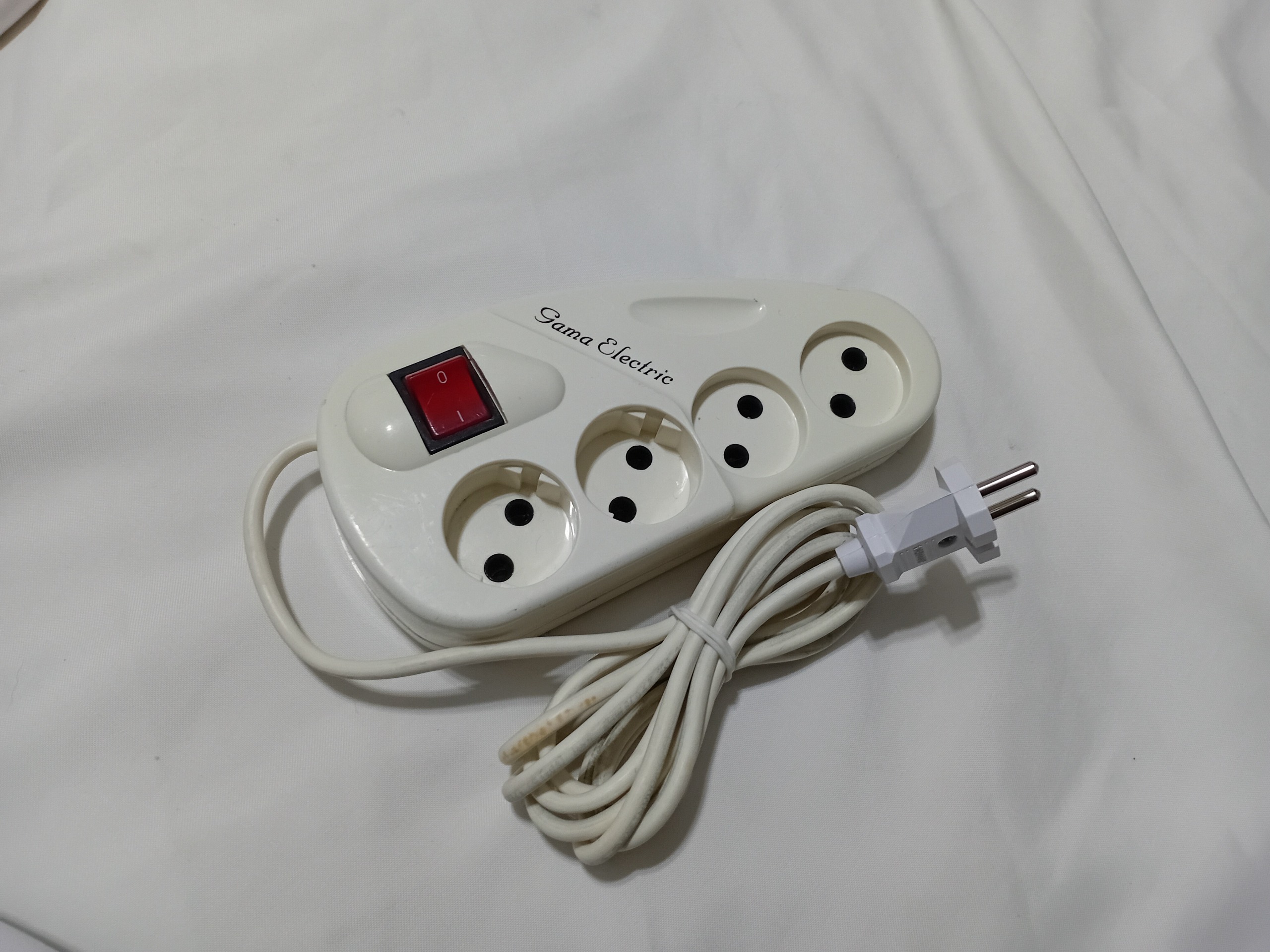 چهار راهی برق کلید دار با سیم دو متری