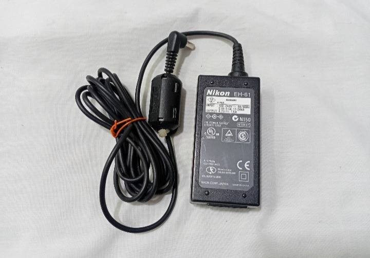 شارژر اصل کمیاب دوربین نیکون 4 ولت یک و نیم آمپر