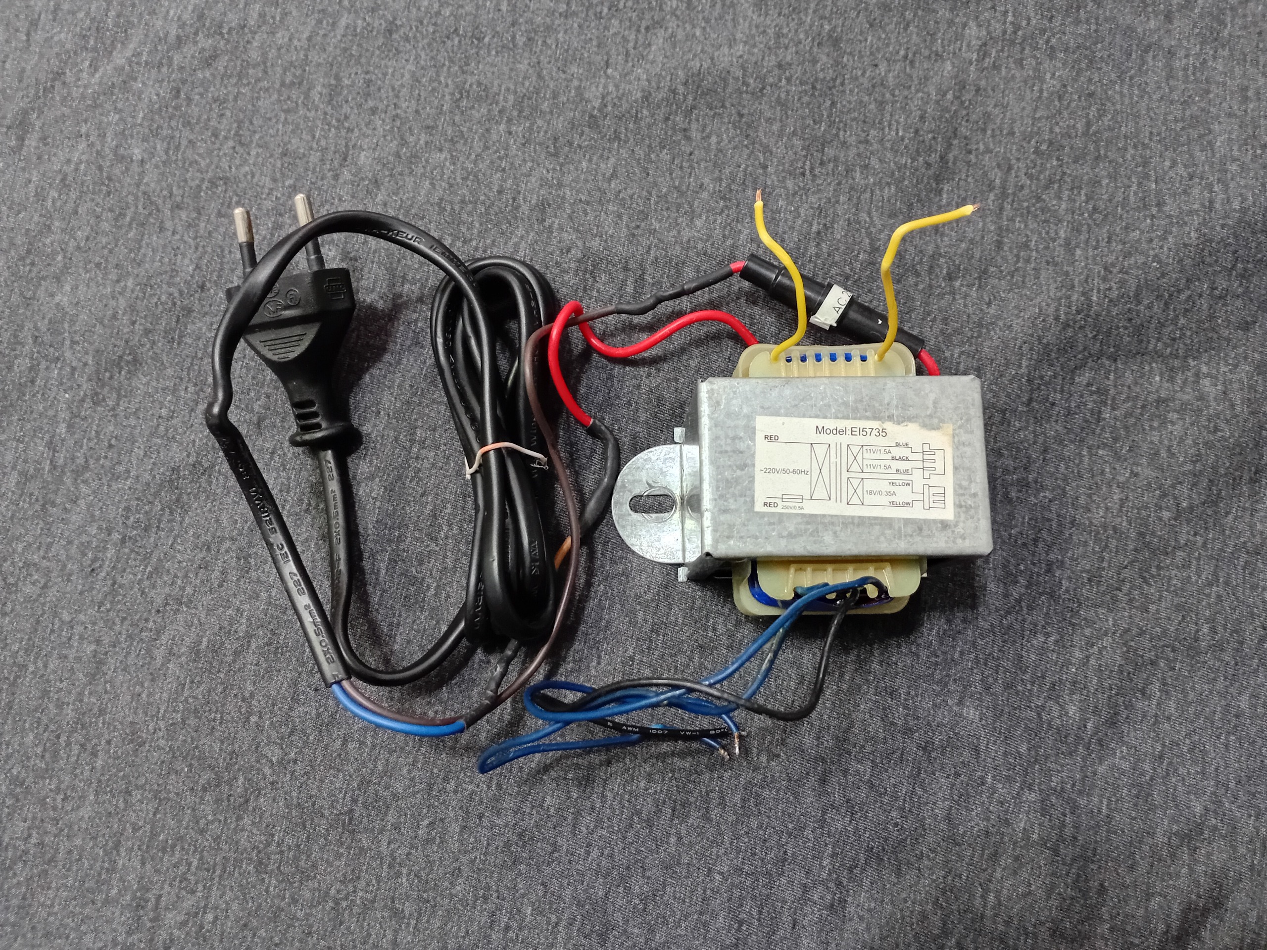 ترانس تمام مس سنگین سالم دو ولتاژ 11 و 18 ولت