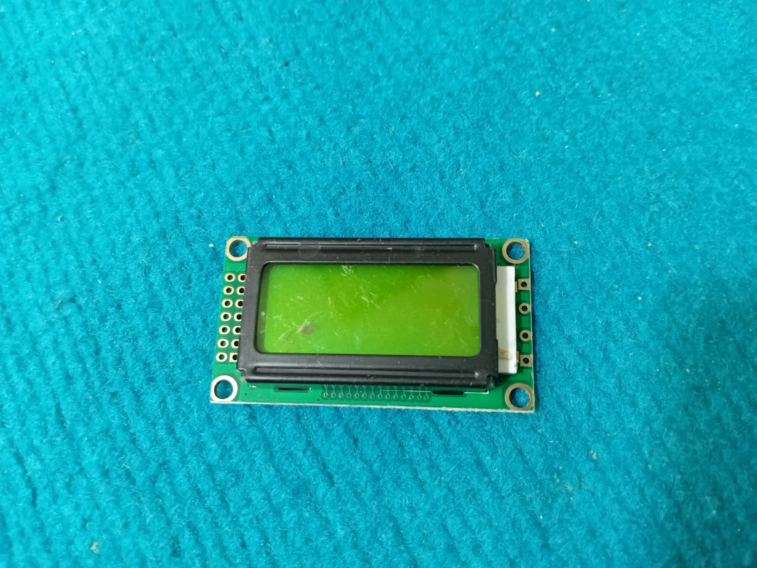 ماژول صفحه نمایشگر داخل بار خط و خش پیدا کرده