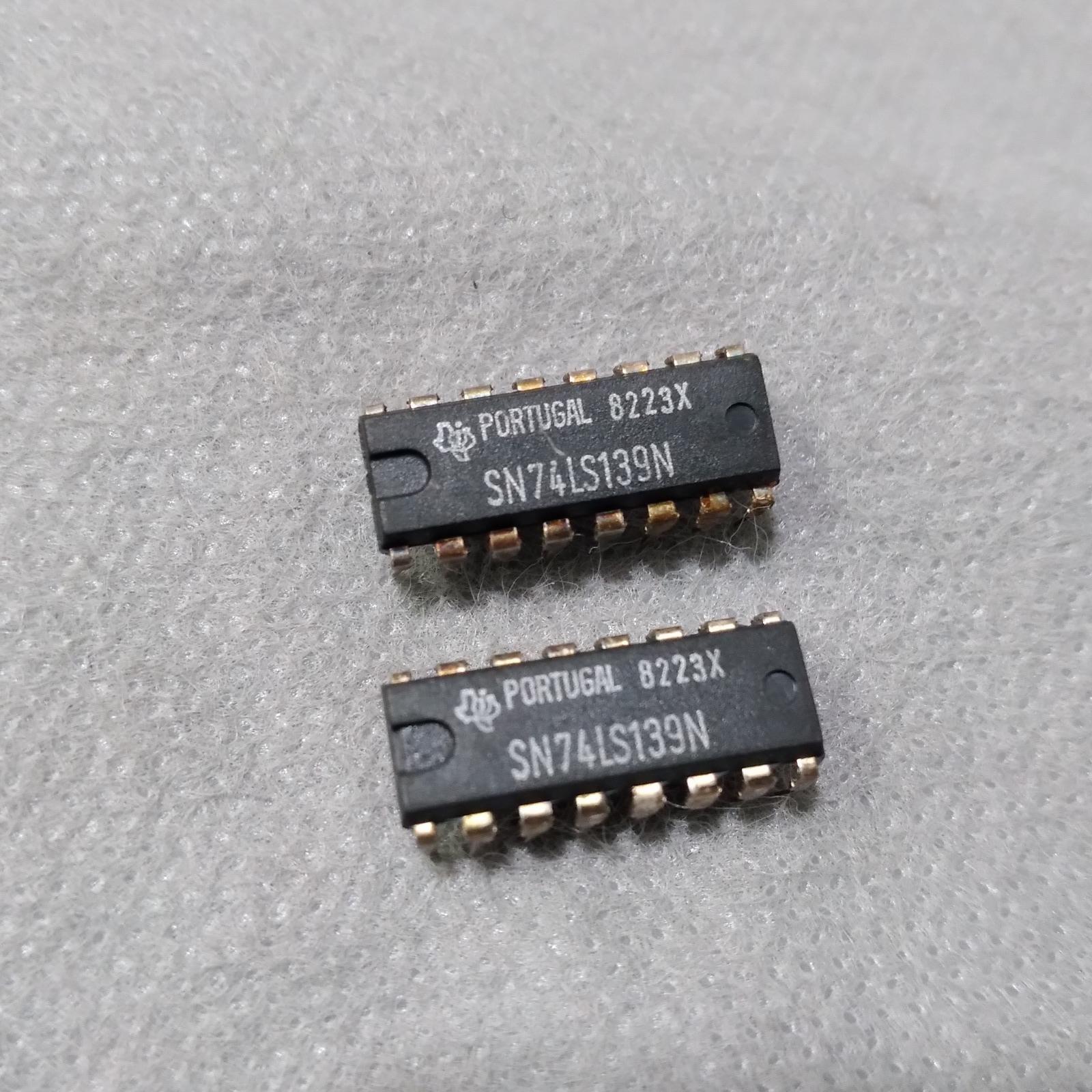 دو عدد آیسی SN74LS139N