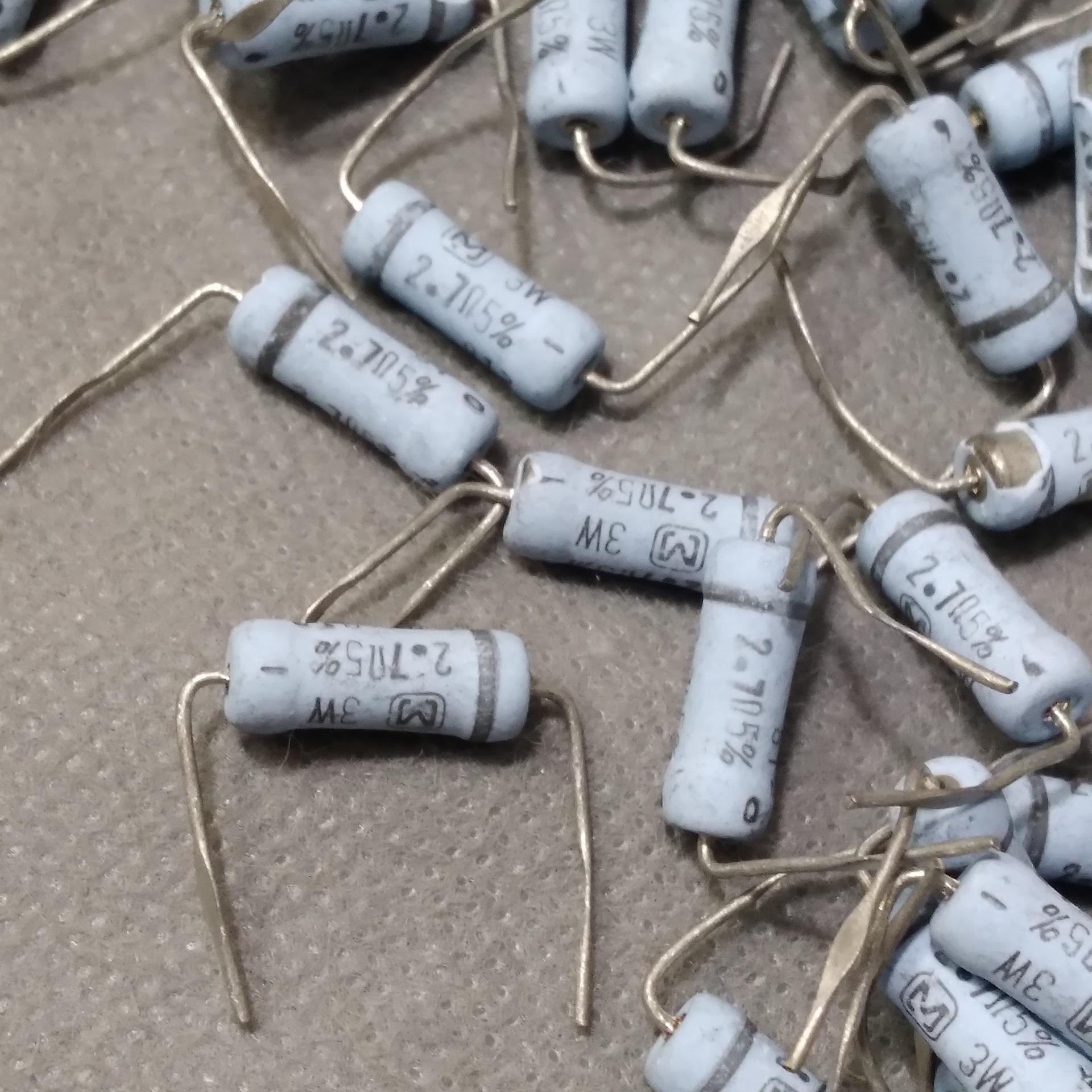 بسته بیست عددی مقاومت 3 وات 27 اهم اکسید فلزی