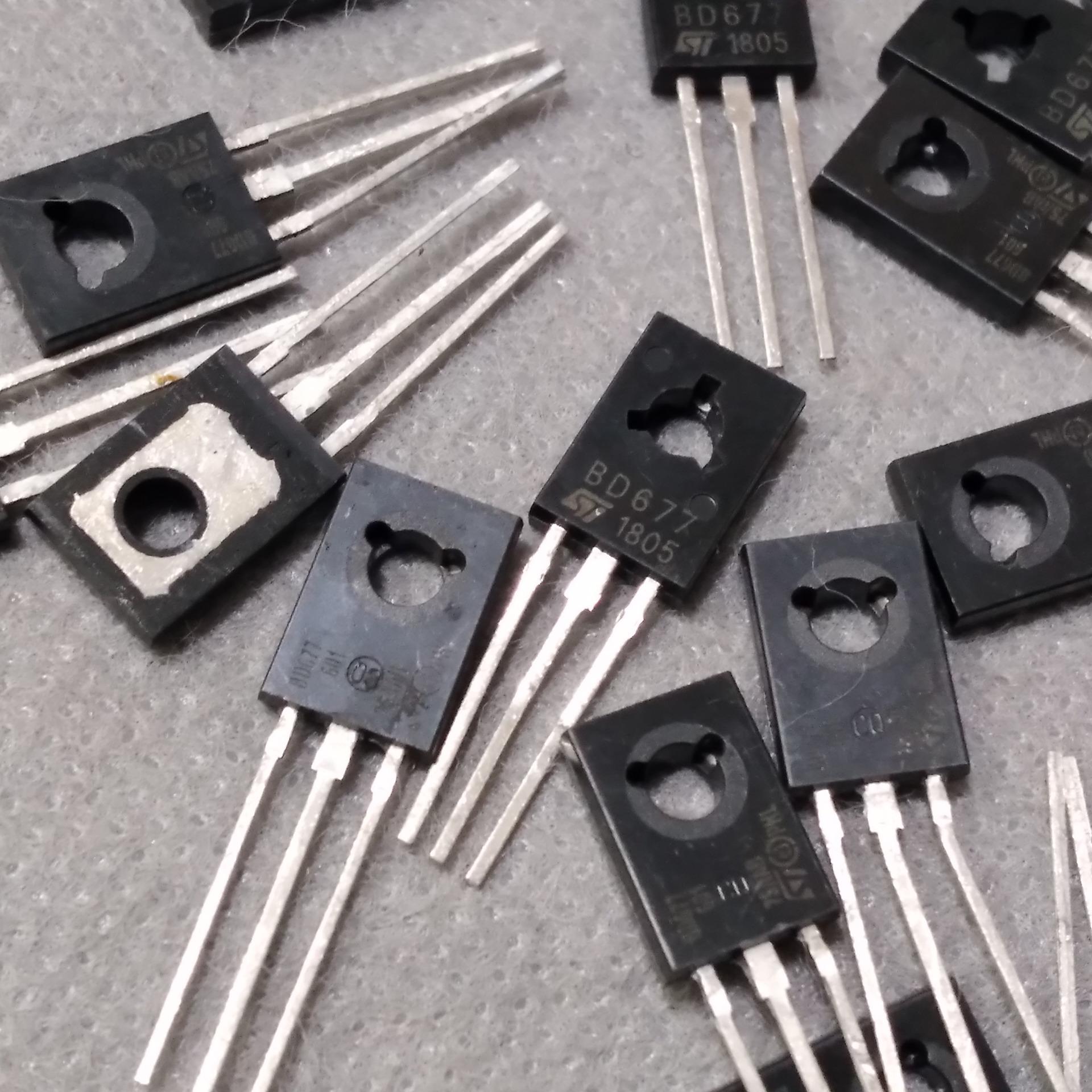 بسته 20 عددی ترانزیستور BD677 st1805